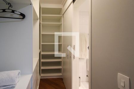 Apartamento à venda com 107m², 3 quartos e 2 vagas Apartamento à venda com 107m², 3 quartos e 2 vagasCloset da Suíte