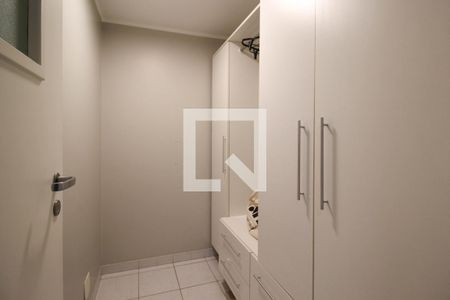 Apartamento à venda com 107m², 3 quartos e 2 vagas Apartamento à venda com 107m², 3 quartos e 2 vagasQuarto de Serviço