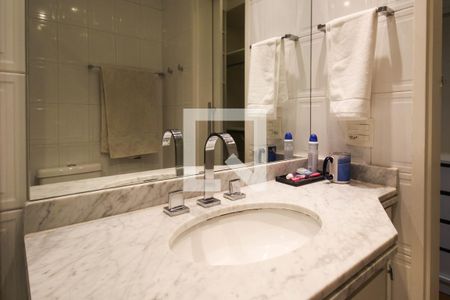 Apartamento à venda com 107m², 3 quartos e 2 vagas Apartamento à venda com 107m², 3 quartos e 2 vagasBanheiro da Suíte