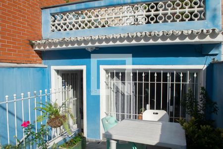 Casa à venda com 130m², 3 quartos e 1 vaga Casa à venda com 130m², 3 quartos e 1 vagaFachada