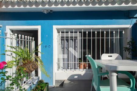 Casa à venda com 130m², 3 quartos e 1 vaga Casa à venda com 130m², 3 quartos e 1 vagaFachada