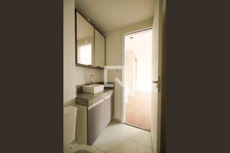 Banheiro de kitnet/studio para alugar com 1 quarto, 24m² em Liberdade, São Paulo