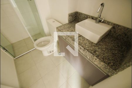 Banheiro de kitnet/studio para alugar com 1 quarto, 24m² em Liberdade, São Paulo