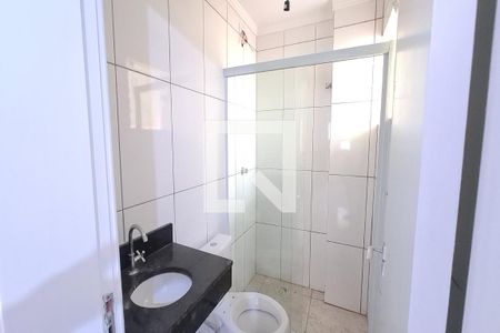 Banheiro de kitnet/studio para alugar com 1 quarto, 30m² em Vila Divina Pastora, São Paulo