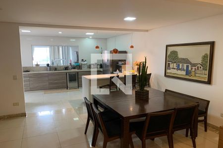 Casa à venda com 625m², 5 quartos e 2 vagas Casa à venda com 625m², 5 quartos e 2 vagasSala