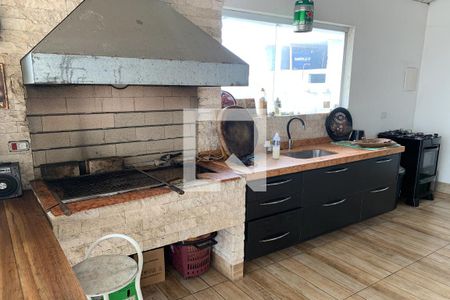 Casa à venda com 625m², 5 quartos e 2 vagas Casa à venda com 625m², 5 quartos e 2 vagasÁrea comum - Churrasqueira