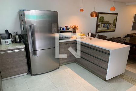 Casa à venda com 625m², 5 quartos e 2 vagas Casa à venda com 625m², 5 quartos e 2 vagasCozinha