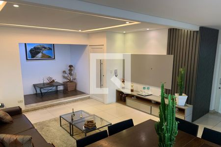 Casa à venda com 625m², 5 quartos e 2 vagas Casa à venda com 625m², 5 quartos e 2 vagasSala