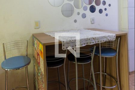 Sala de casa de condomínio à venda com 2 quartos, 65m² em São José, Porto Alegre