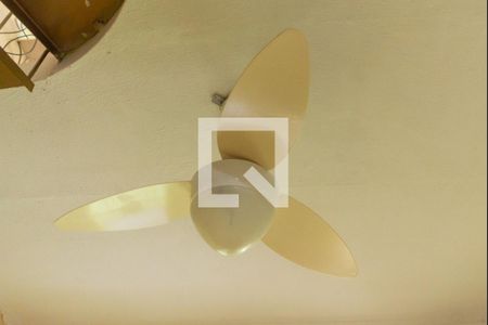 Sala de casa de condomínio à venda com 2 quartos, 65m² em São José, Porto Alegre