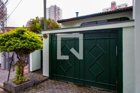 Casa para alugar com 360m², 3 quartos e 4 vagas Casa para alugar com 360m², 3 quartos e 4 vagasFachada