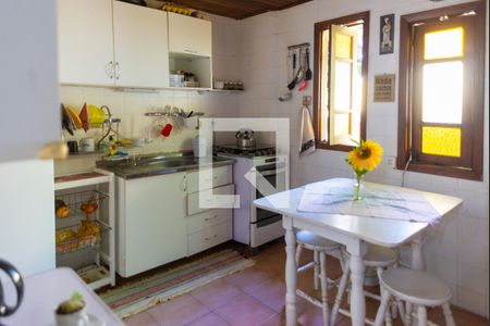 Casa à venda com 140m², 3 quartos e 2 vagas Casa à venda com 140m², 3 quartos e 2 vagasCozinha