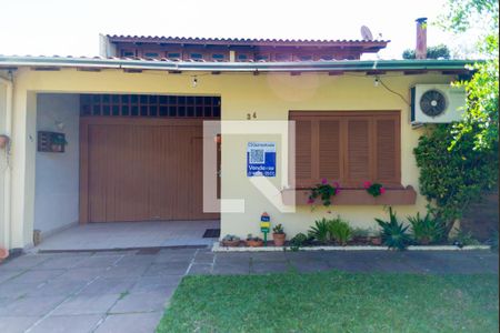 Casa à venda com 140m², 3 quartos e 2 vagas Casa à venda com 140m², 3 quartos e 2 vagasFachada