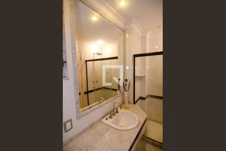 Apartamento para alugar com 145m², 4 quartos e 2 vagas Apartamento para alugar com 145m², 4 quartos e 2 vagasBanheiro Social