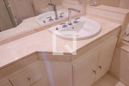 Apartamento para alugar com 145m², 4 quartos e 2 vagas Apartamento para alugar com 145m², 4 quartos e 2 vagasBanheiro do Quarto 4