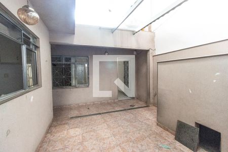 Casa à venda com 100m², 2 quartos e 2 vagas Casa à venda com 100m², 2 quartos e 2 vagasQuintal