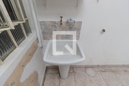 Casa à venda com 100m², 2 quartos e 2 vagas Casa à venda com 100m², 2 quartos e 2 vagasÁrea de serviço