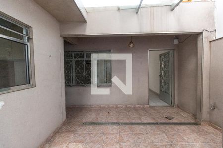 Casa à venda com 100m², 2 quartos e 2 vagas Casa à venda com 100m², 2 quartos e 2 vagasQuintal