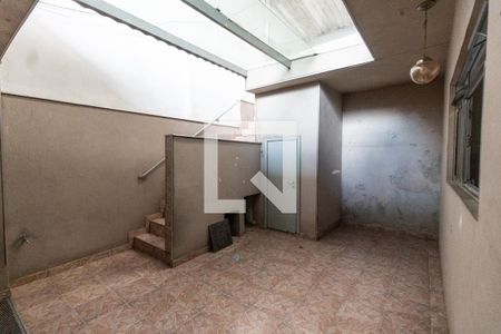 Casa à venda com 100m², 2 quartos e 2 vagas Casa à venda com 100m², 2 quartos e 2 vagasQuintal