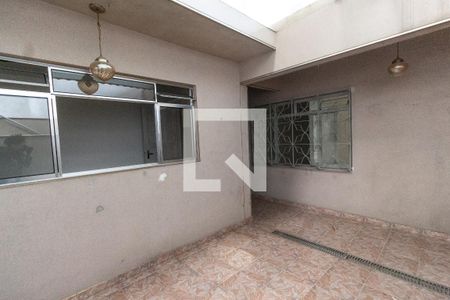 Casa à venda com 100m², 2 quartos e 2 vagas Casa à venda com 100m², 2 quartos e 2 vagasQuintal