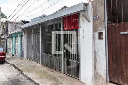 Casa à venda com 100m², 2 quartos e 2 vagas Casa à venda com 100m², 2 quartos e 2 vagasFachada