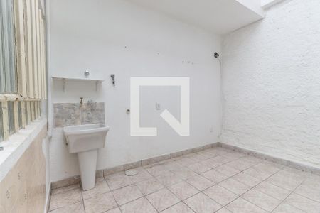 Casa à venda com 100m², 2 quartos e 2 vagas Casa à venda com 100m², 2 quartos e 2 vagasÁrea de serviço