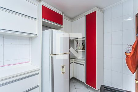 Casa à venda com 200m², 3 quartos e 4 vagas Casa à venda com 200m², 3 quartos e 4 vagasCozinha e copa