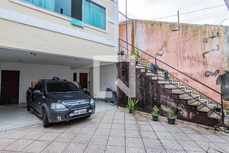 Casa à venda com 200m², 3 quartos e 4 vagas Casa à venda com 200m², 3 quartos e 4 vagasGaragem
