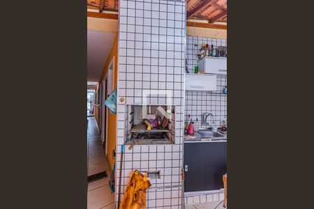 Casa à venda com 200m², 3 quartos e 4 vagas Casa à venda com 200m², 3 quartos e 4 vagasQuintal e churrasqueira