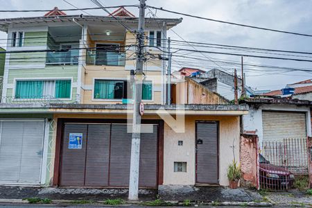 Casa à venda com 200m², 3 quartos e 4 vagas Casa à venda com 200m², 3 quartos e 4 vagasFachada