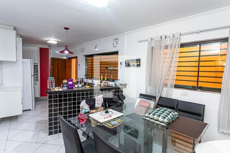 Casa à venda com 200m², 3 quartos e 4 vagas Casa à venda com 200m², 3 quartos e 4 vagasCozinha e copa