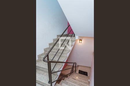 Escada de casa à venda com 3 quartos, 200m² em Vila Primavera, São Paulo
