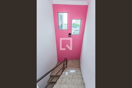 Casa à venda com 200m², 3 quartos e 4 vagas Casa à venda com 200m², 3 quartos e 4 vagasEscada