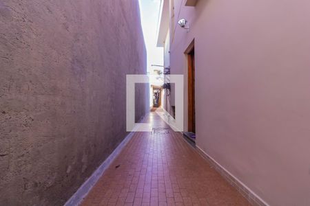 Casa para alugar com 120m², 2 quartos e 2 vagas Casa para alugar com 120m², 2 quartos e 2 vagasCorredor lateral