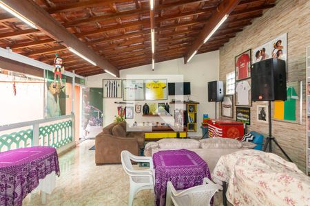 Casa à venda com 248m², 3 quartos e 3 vagasSalão de festas