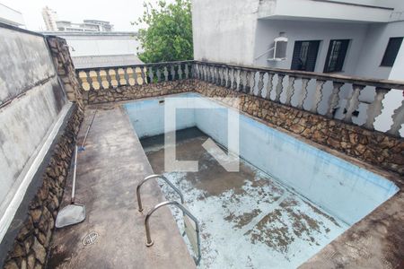 Casa à venda com 300m², 3 quartos e 5 vagas Casa à venda com 300m², 3 quartos e 5 vagasPiscina