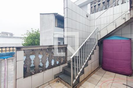 Casa à venda com 300m², 3 quartos e 5 vagas Casa à venda com 300m², 3 quartos e 5 vagasQuintal