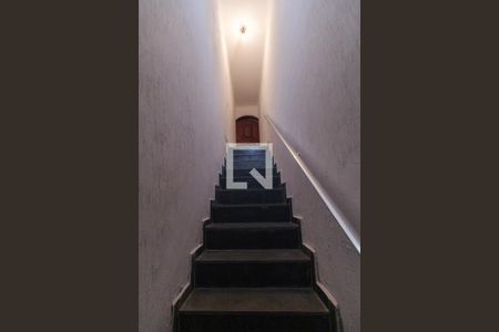 Casa à venda com 300m², 3 quartos e 5 vagas Casa à venda com 300m², 3 quartos e 5 vagasEscada de entrada