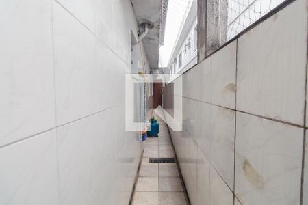 Casa à venda com 300m², 3 quartos e 5 vagas Casa à venda com 300m², 3 quartos e 5 vagasCorredor lateral