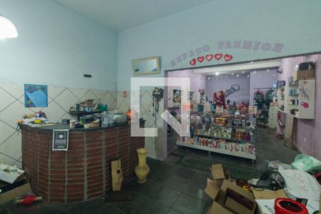 Casa à venda com 300m², 3 quartos e 5 vagas Casa à venda com 300m², 3 quartos e 5 vagasSalão / garagem