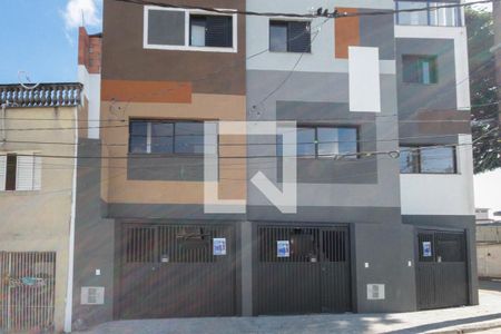 Casa à venda com 107m², 2 quartos e 1 vaga Casa à venda com 107m², 2 quartos e 1 vagaFachada