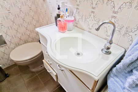 Casa à venda com 136m², 3 quartos e 2 vagasBanheiro