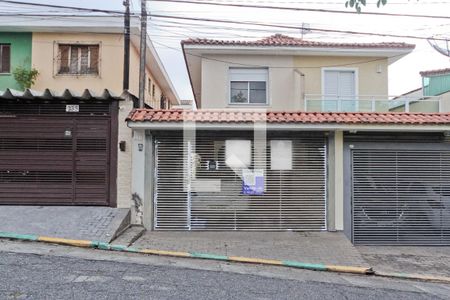 Casa à venda com 136m², 3 quartos e 2 vagasFachada