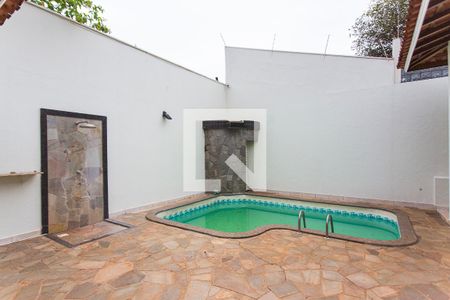 Casa para alugar com 280m², 4 quartos e 3 vagas Casa para alugar com 280m², 4 quartos e 3 vagasPiscina