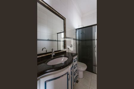 Casa para alugar com 280m², 4 quartos e 3 vagas Casa para alugar com 280m², 4 quartos e 3 vagasBanheiro da Suite 2