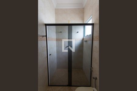 Casa para alugar com 280m², 4 quartos e 3 vagas Casa para alugar com 280m², 4 quartos e 3 vagasBanheiro da Suite 4