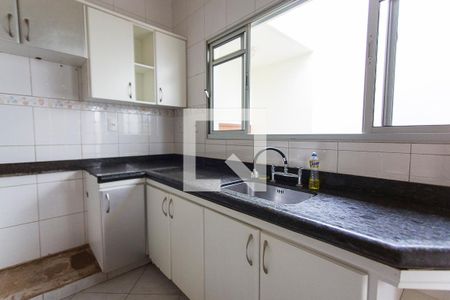 Casa para alugar com 280m², 4 quartos e 3 vagas Casa para alugar com 280m², 4 quartos e 3 vagasCozinha