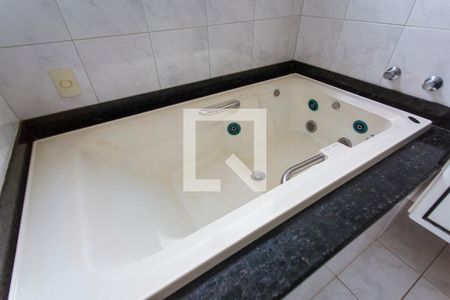 Casa para alugar com 280m², 4 quartos e 3 vagas Casa para alugar com 280m², 4 quartos e 3 vagasBanheiro da Suite 3
