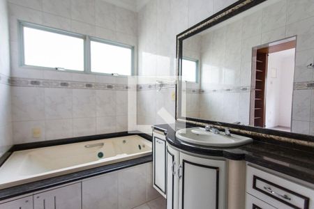 Casa para alugar com 280m², 4 quartos e 3 vagas Casa para alugar com 280m², 4 quartos e 3 vagasBanheiro da Suite 3