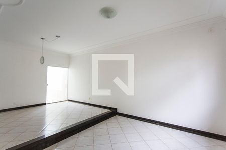 Casa para alugar com 280m², 4 quartos e 3 vagas Casa para alugar com 280m², 4 quartos e 3 vagasSala
